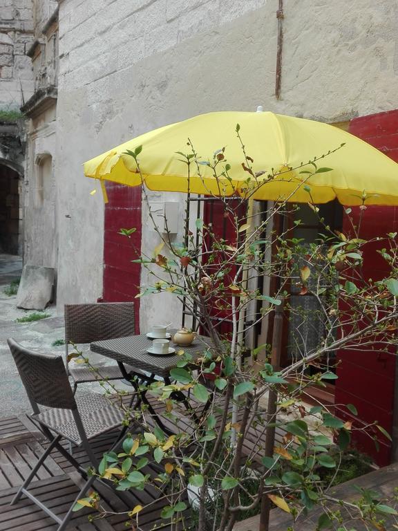 La Maison Des Hautures Arles Exterior photo